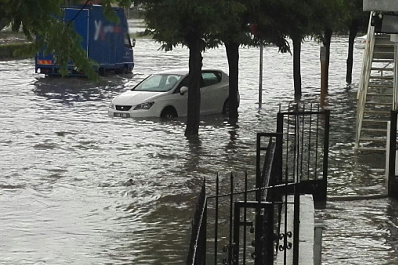 Meteorolojiden "kuvvetli" yağış ve rüzgâr uyarısı